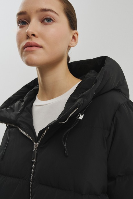 пуховик с капюшоном из россии вид сбоку