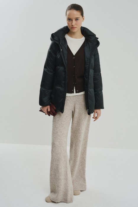 пуховик с капюшоном от бренда снежная королева вид слева