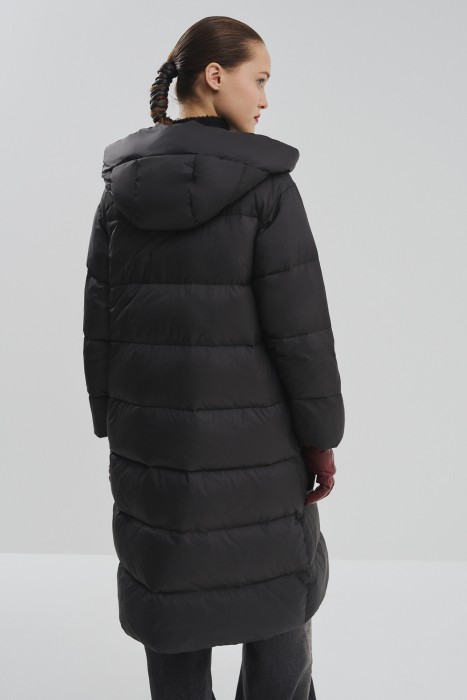 пуховик с капюшоном по цене 8880 руб вид справа