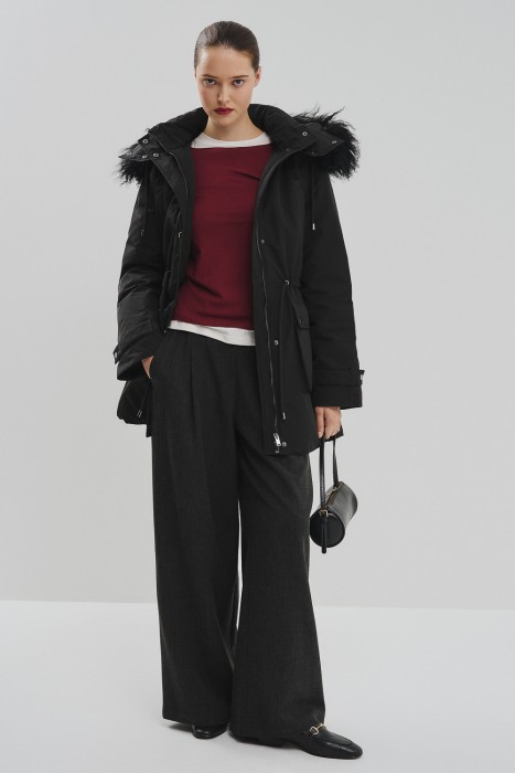 пуховик с капюшоном из россии вид сбоку