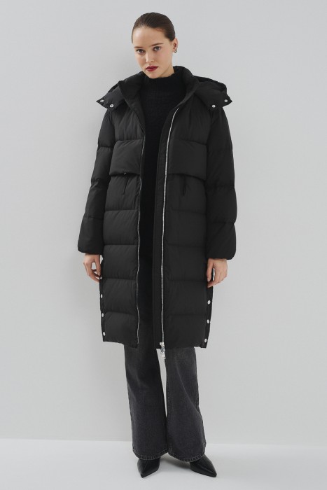 пуховик с капюшоном по цене 4490 руб вид справа