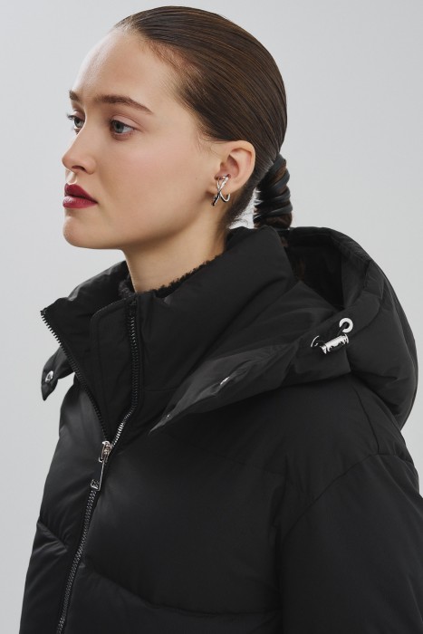 пуховик с капюшоном из россии вид сбоку