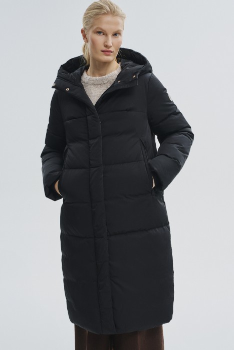 пуховик с капюшоном от бренда снежная королева вид слева