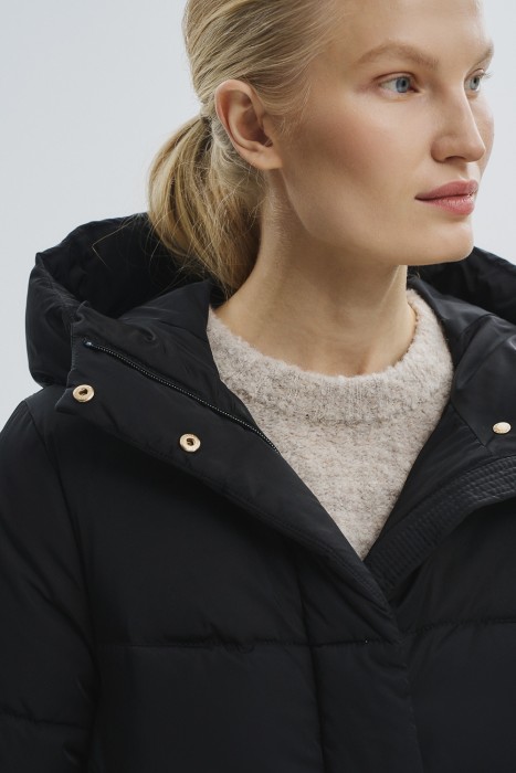 пуховик с капюшоном из россии вид сбоку