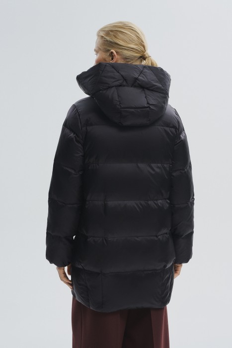 пуховик с капюшоном по цене 5290 руб вид справа