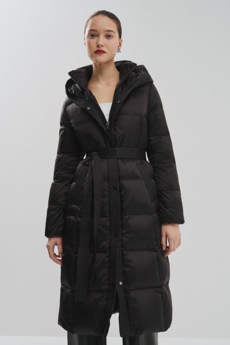 пуховик с капюшоном от бренда снежная королева вид слева