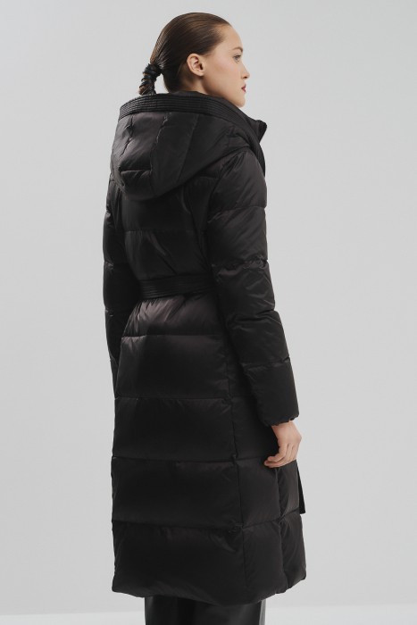 пуховик с капюшоном по цене 11160 руб вид справа