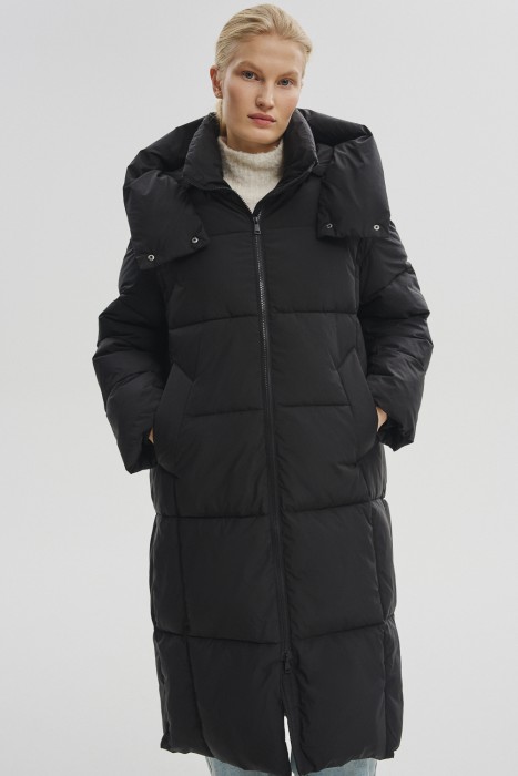 пуховик с капюшоном от бренда снежная королева вид слева