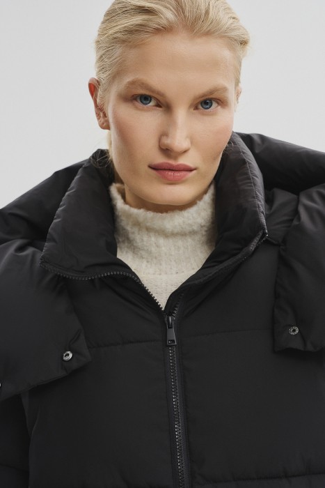 пуховик с капюшоном из россии вид сбоку