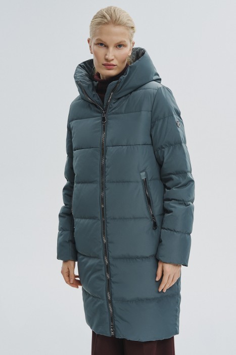 пуховик с капюшоном от бренда снежная королева вид слева