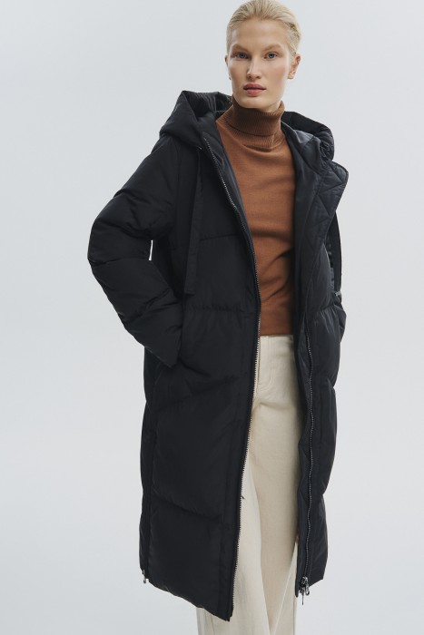 пуховик с капюшоном от бренда снежная королева вид слева