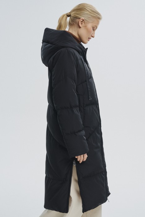 пуховик с капюшоном по цене 21360 руб вид справа