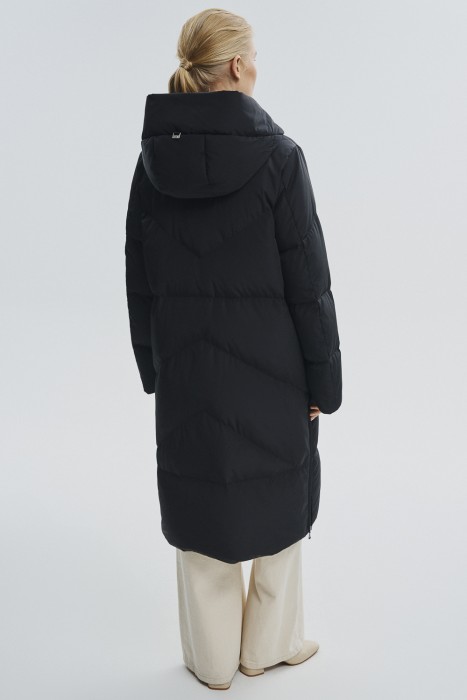 пуховик с капюшоном из россии вид сбоку