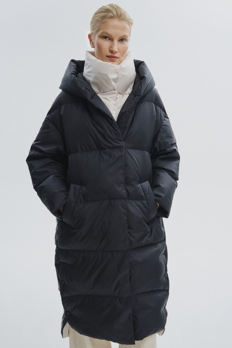 пуховик с капюшоном от бренда снежная королева вид слева