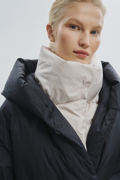 пуховик с капюшоном из россии вид сбоку