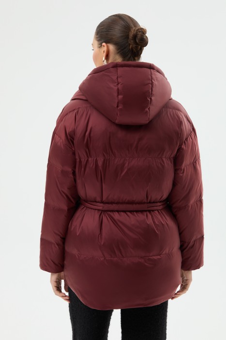 пуховик с капюшоном по цене 8070 руб вид справа