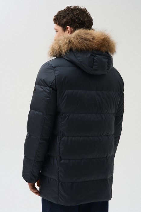 пуховик с капюшоном от бренда снежная королева вид слева