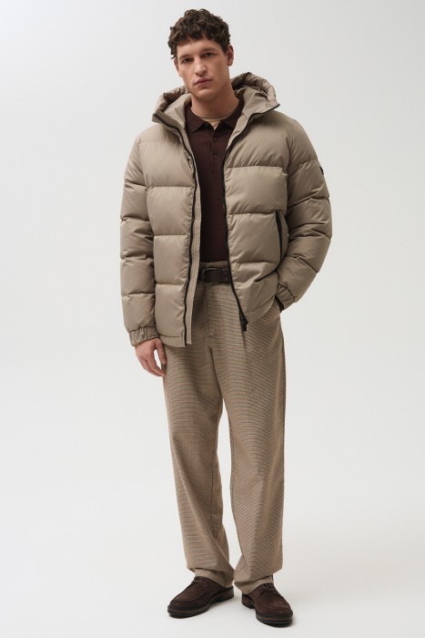 пуховик с капюшоном от бренда снежная королева вид слева