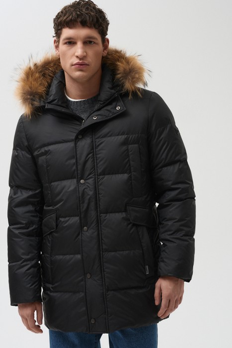 пуховик с капюшоном от бренда снежная королева вид слева