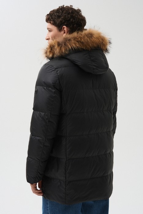 пуховик с капюшоном из россии вид сбоку