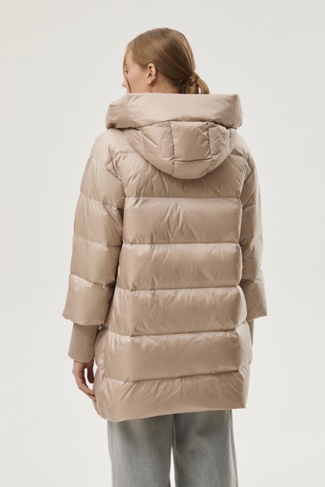 пуховик с капюшоном по цене 7330 руб вид справа