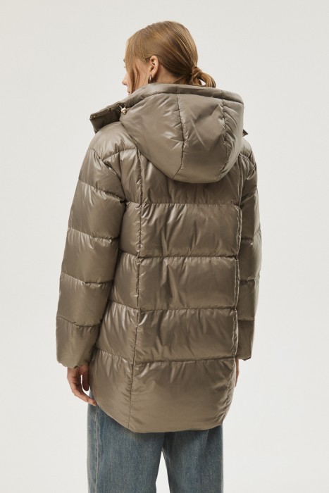 пуховик с капюшоном по цене 5620 руб вид справа