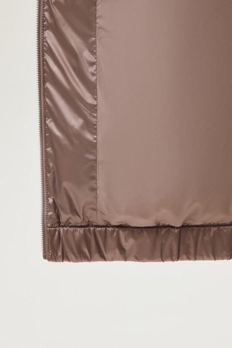 пуховик с капюшоном из россии вид сбоку