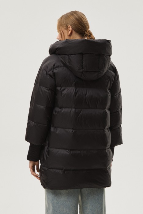 пуховик с капюшоном по цене 6440 руб вид справа