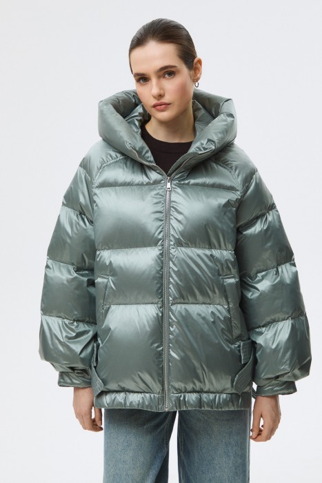 пуховик с капюшоном от бренда снежная королева вид слева