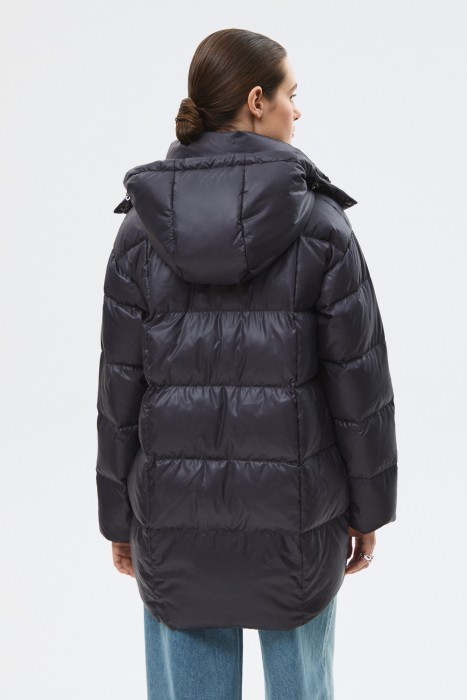 пуховик с капюшоном по цене 6030 руб вид справа