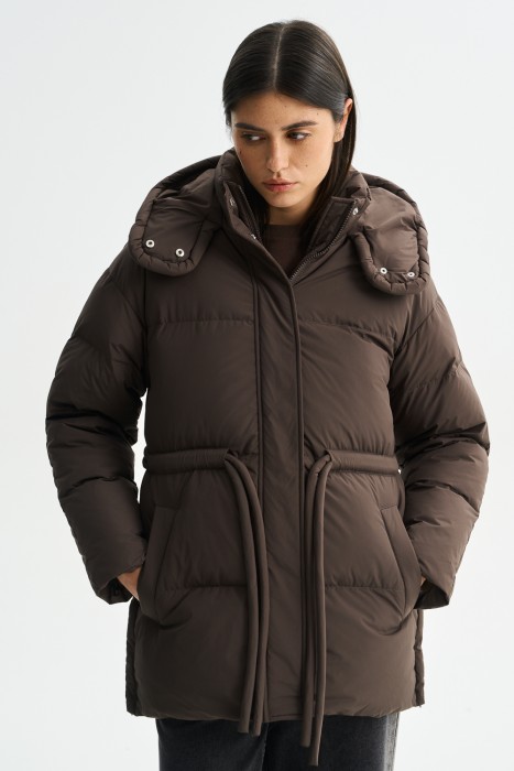 пуховик с капюшоном от бренда снежная королева вид слева