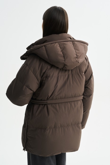 пуховик с капюшоном по цене 11980 руб вид справа