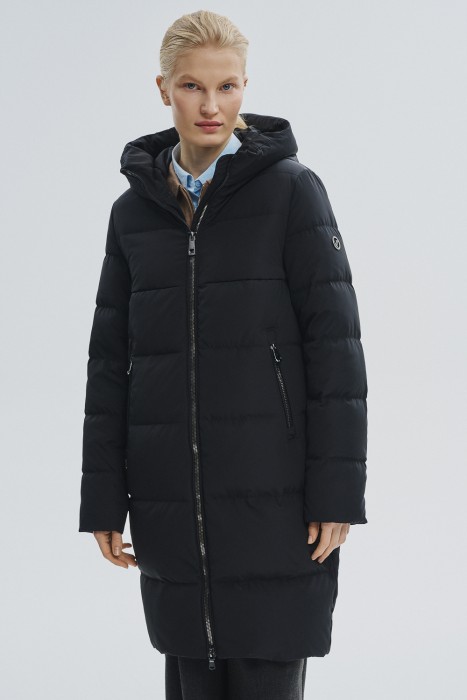 пуховик с капюшоном от бренда снежная королева вид слева