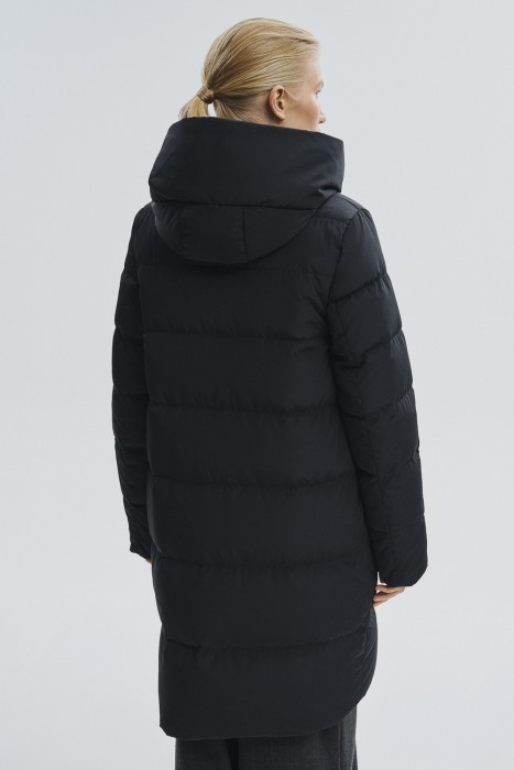 пуховик с капюшоном по цене 21200 руб вид справа