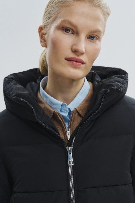 пуховик с капюшоном из россии вид сбоку