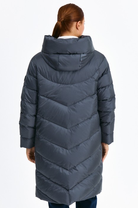 пуховик с капюшоном по цене 27400 руб вид справа