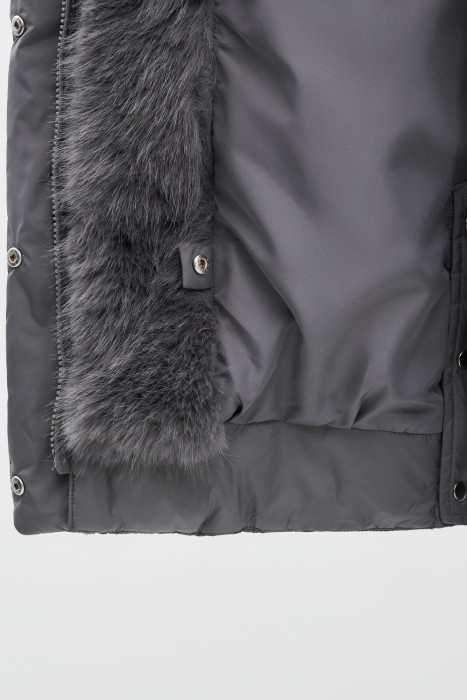 пуховик с капюшоном из россии вид сбоку