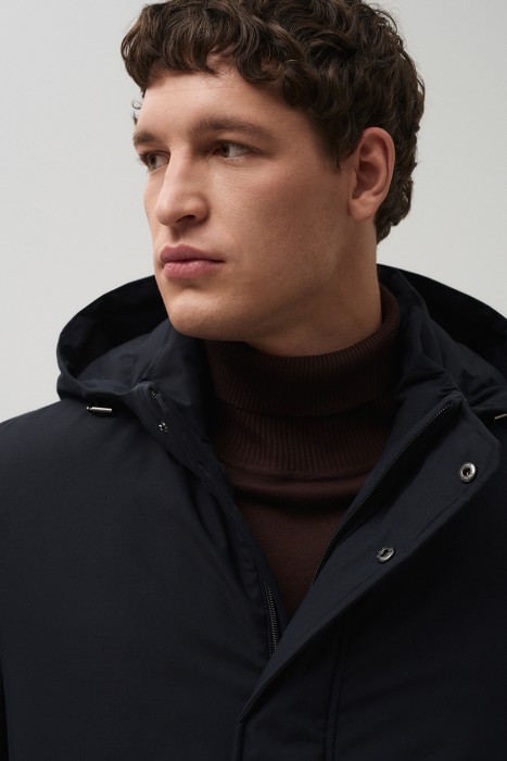 пуховик с капюшоном по цене 9930 руб вид справа