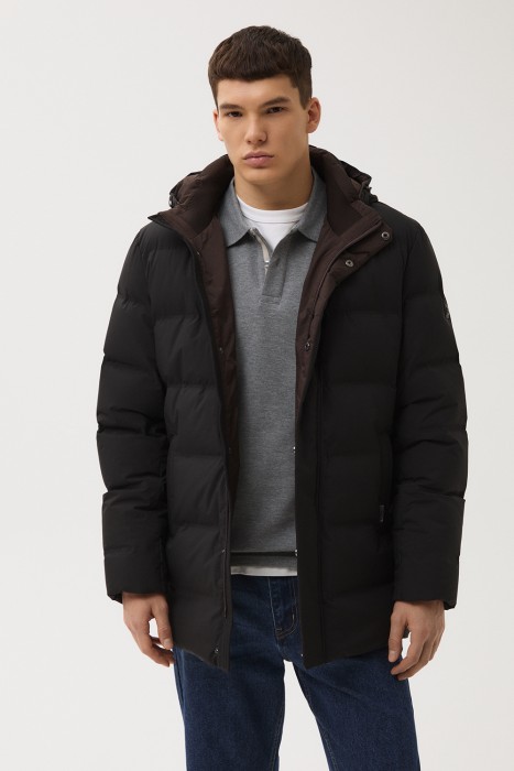 пуховик с капюшоном из россии вид сбоку