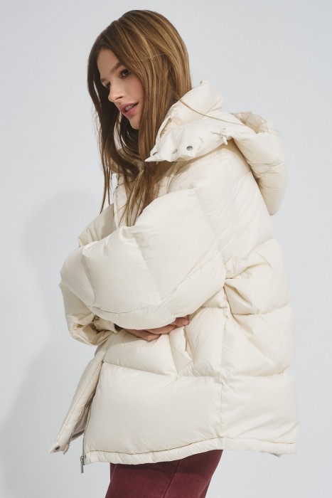 пуховик с капюшоном по цене 12060 руб вид справа