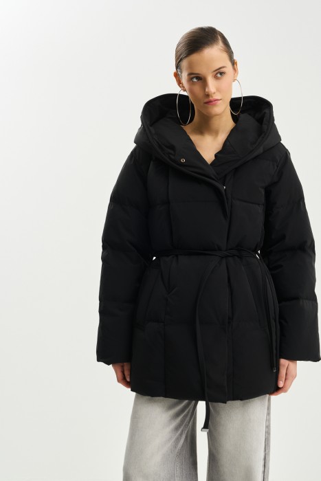 пуховик с капюшоном от бренда снежная королева вид слева