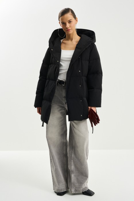 пуховик с капюшоном из россии вид сбоку