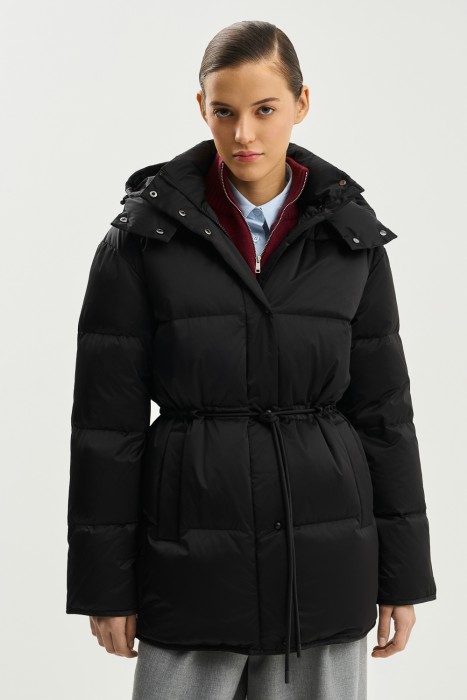 пуховик с капюшоном от бренда снежная королева вид слева