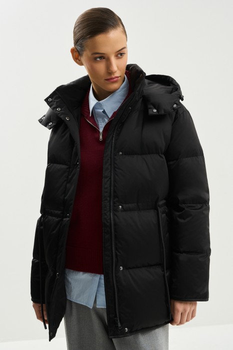 пуховик с капюшоном из россии вид сбоку