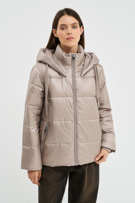 пуховик с капюшоном от бренда снежная королева вид слева