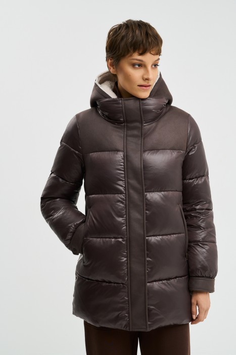 пуховик с капюшоном от бренда снежная королева вид слева