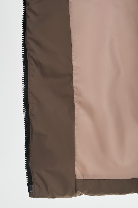 пуховик с капюшоном от бренда снежная королева вид слева