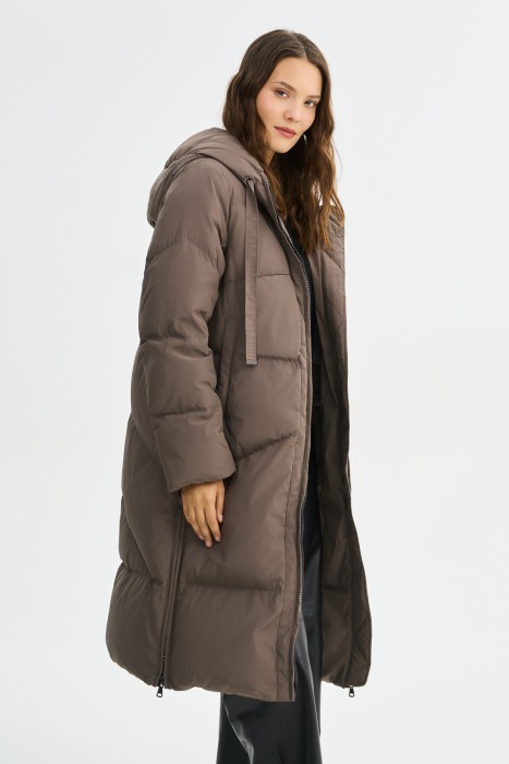 пуховик с капюшоном из россии вид сбоку