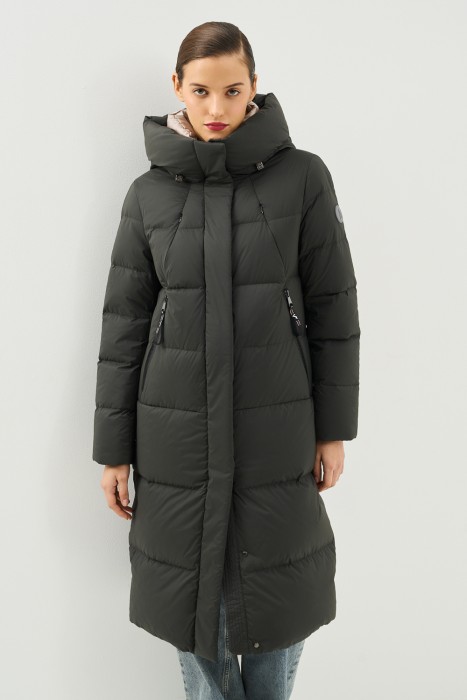 пуховик с капюшоном от бренда снежная королева вид слева