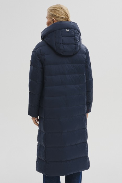 пуховик с капюшоном по цене 21690 руб вид справа